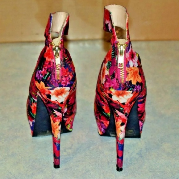 Qupid Sanity 04 Pink Multi Floral Print Ankle Strap Zip Up Back Stiletto Pumps - Picture 14 of 15